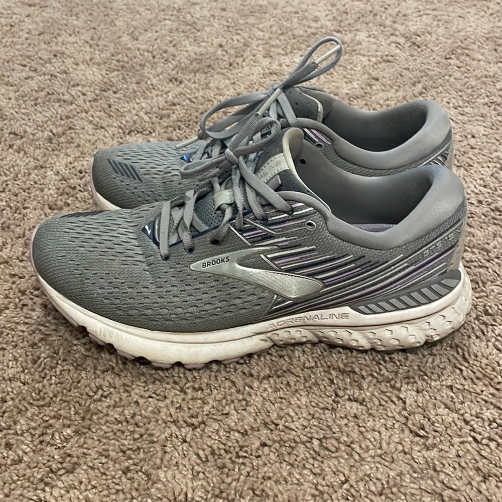 Womens used Brooks running shoes size 9.5
